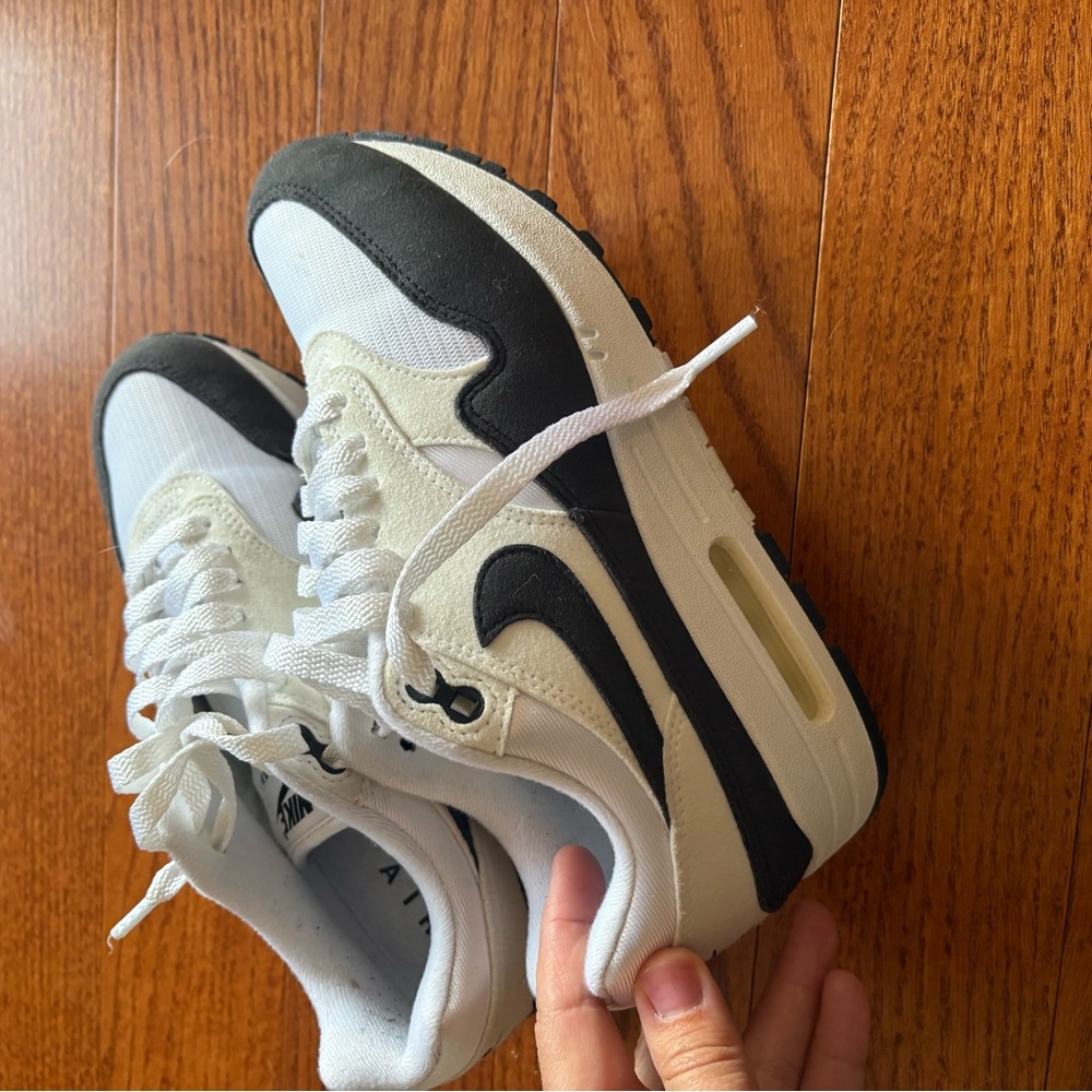 Nike Air Max White and Black Athletic Shoes - Picture 2 of 6
